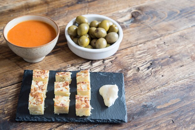 Omelet van aardappelen in brood