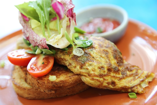 Omelette with bread