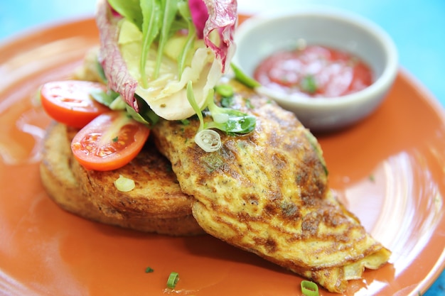 Omelette with bread