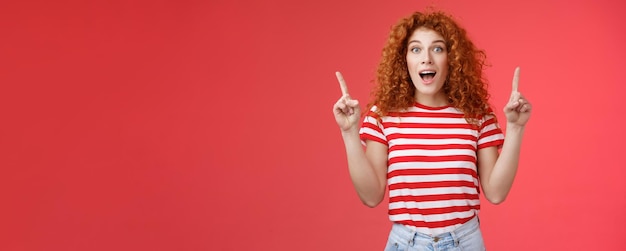 Photo omg fascinating store check it out impressed excited good-looking redhead curly emotive girl drop
