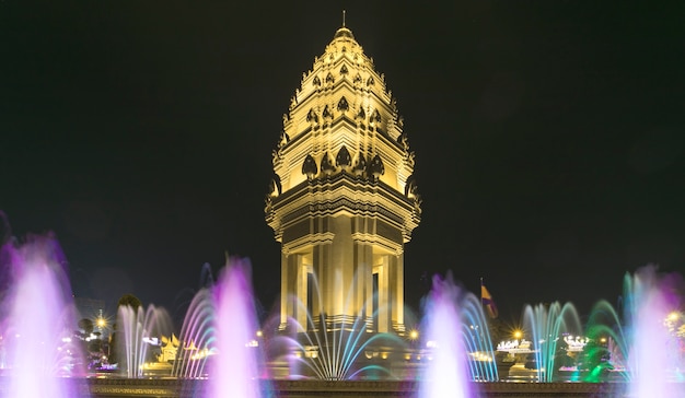 Foto onafhankelijkheid monument nachtzicht met licht