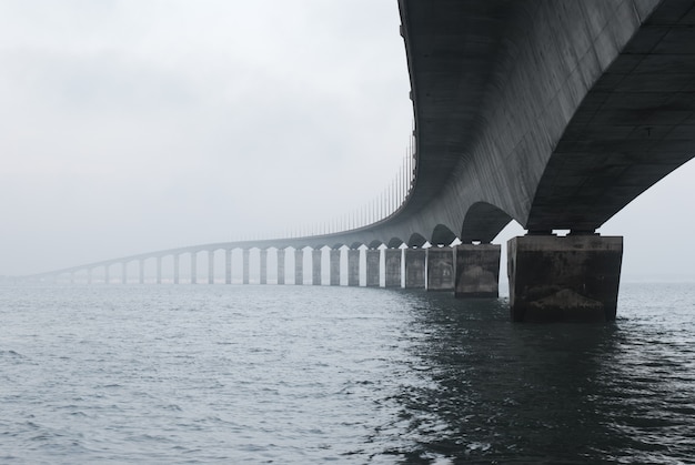 Onder de brug