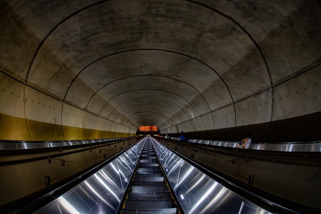 Ondergrondse metro bewegende roltrap in Washington DC