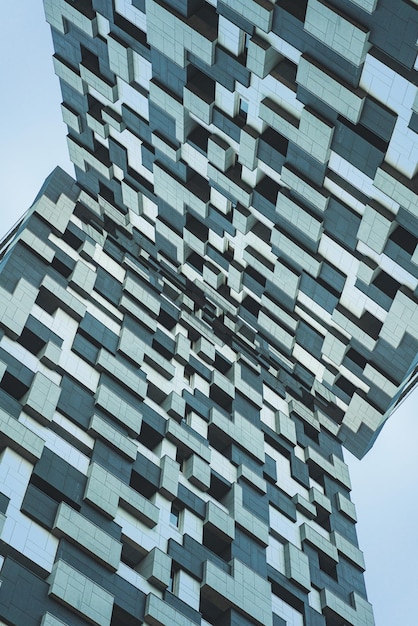 Foto onderkant panoramisch en perspectief uitzicht op staalblauw glas hoogbouw wolkenkrabbers bedrijfsconcept van succesvolle industriële architectuur