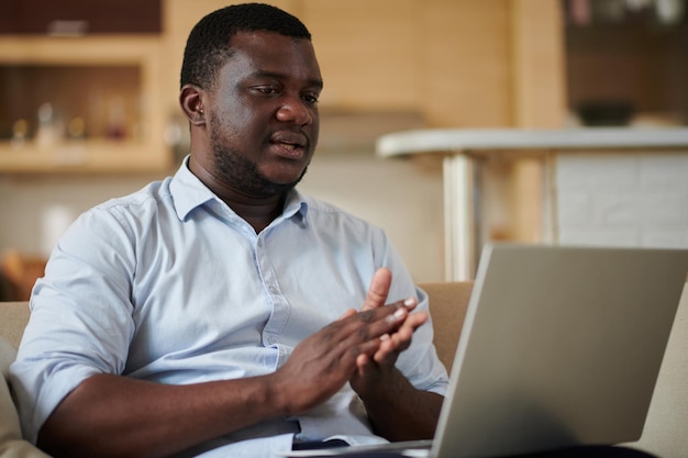 Ondernemer nemen op online vergadering