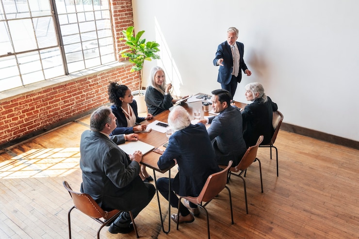 Foto ondernemers brainstormen in een vergadering