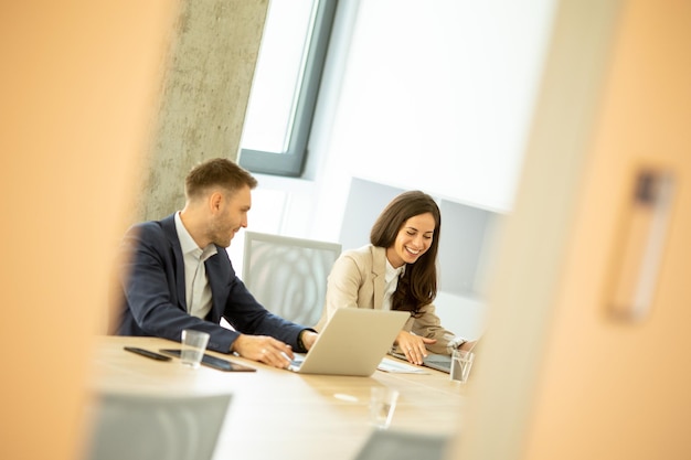 Ondernemers die als team op kantoor werken