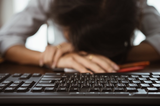 Foto ondernemers worden gestresseerd met onafgemaakt werk