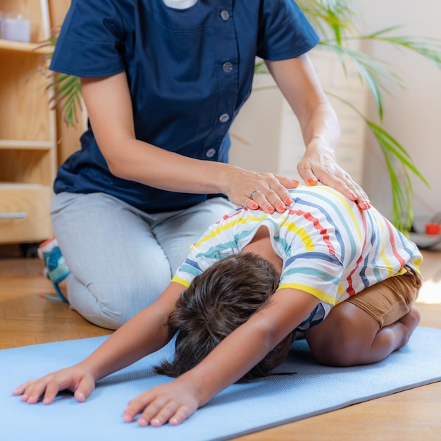 Onderrug stretchen met fysiotherapeut