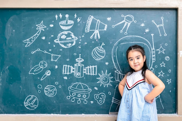 Onderwijs is erg belangrijk Leren studeren voor het levenHet verhaal in het universum is een mysterie Ik heb het antwoord nodig Om vooruitgang te boeken Het meisje voor het ruimtestation