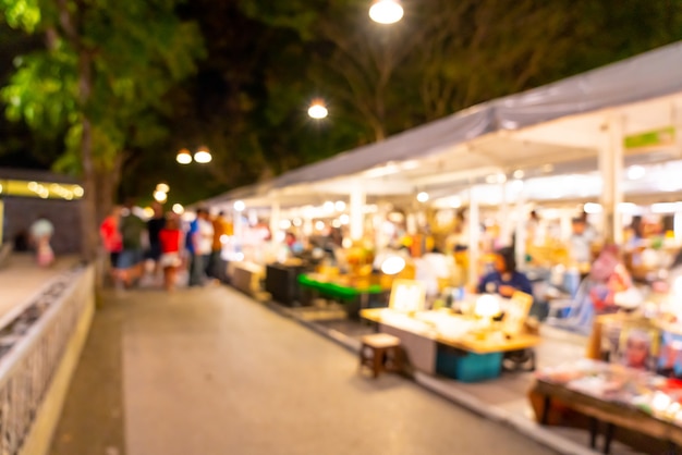 Onduidelijk beeldscène bij de markt van de nachtstraat