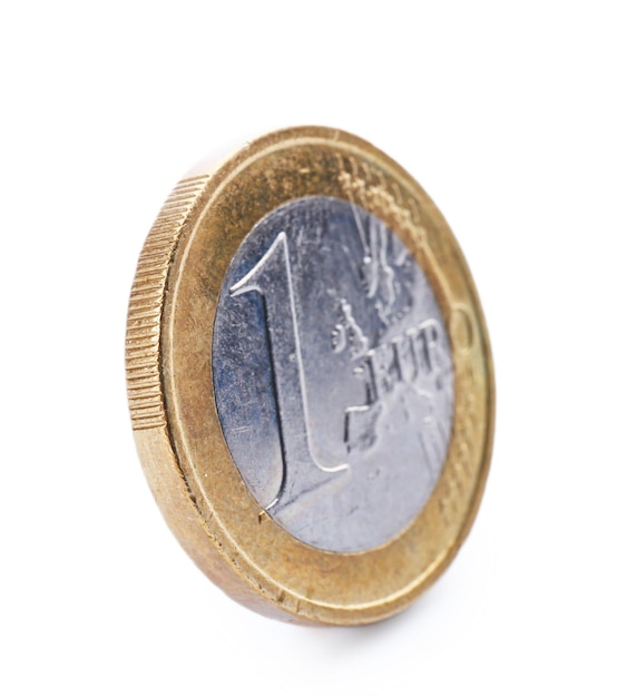白い背景の1ユーロ硬貨