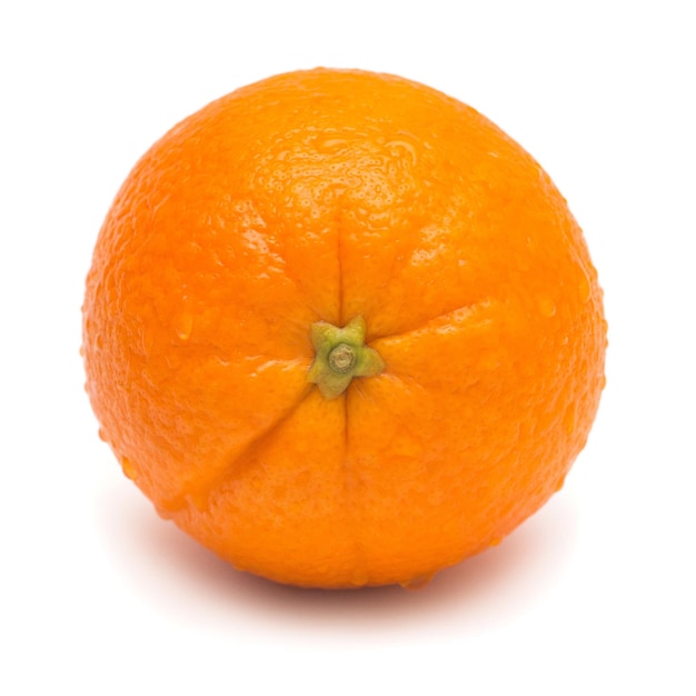 Один спелый плод апельсина, изолированные на белом фоне
