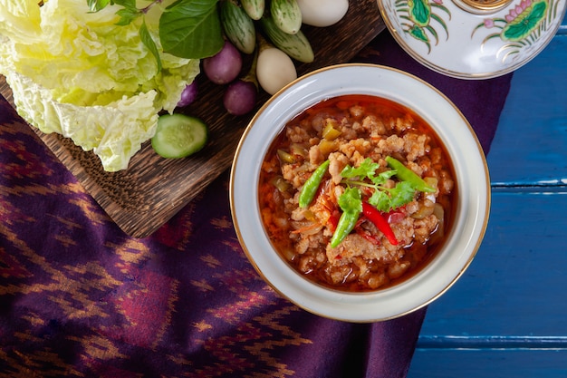 Ong chilipasta met plantaardige bijgerechten