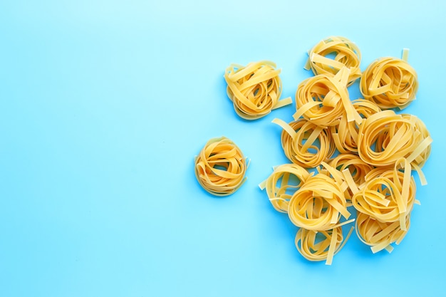 Ongekookt Italiaans Pasta Tagliatelle Nest.