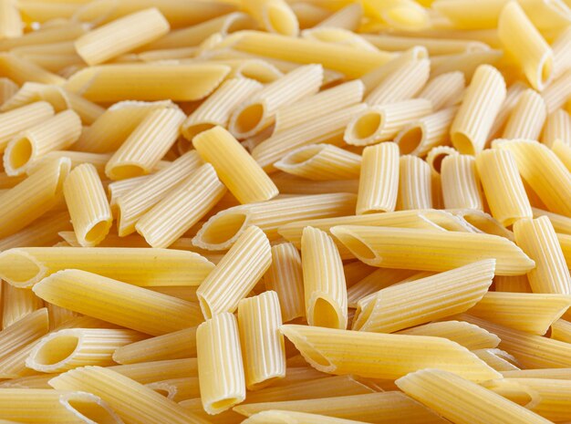 Ongekookte penne pasta achtergrond