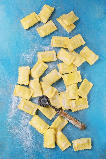 Ongekookte ravioli pasta