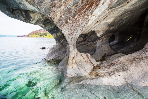 Ongewone marmeren grotten op het meer van General Carrera, Patagonië, Chili. Carretera Austral-reis.