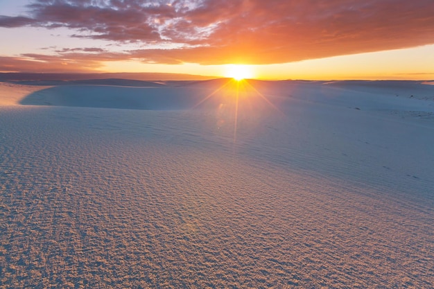 Ongewone witte zandduinen bij White Sands National Monument, New Mexico, VS