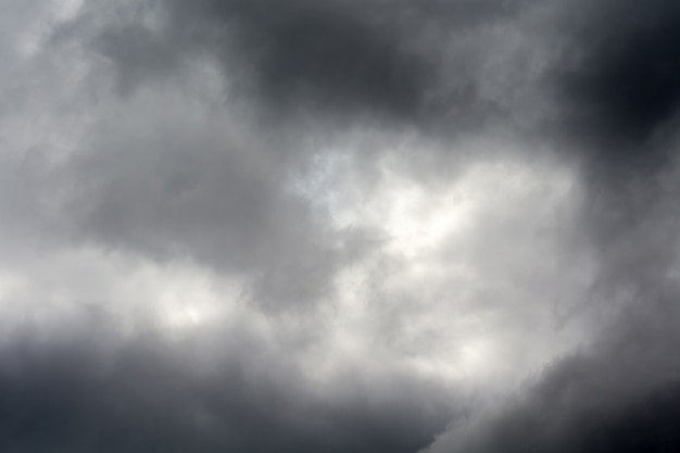 Onheilspellende stormwolken