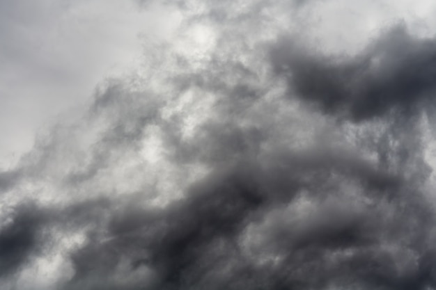 Onheilspellende stormwolken