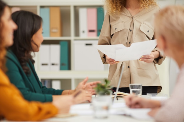 Onherkenbaar zakenmensen Coworking