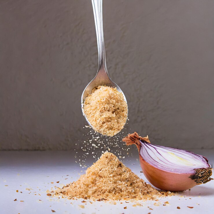 फोटो onion powder in wooden bowl and fresh red onion isolated on white background top view flat lay