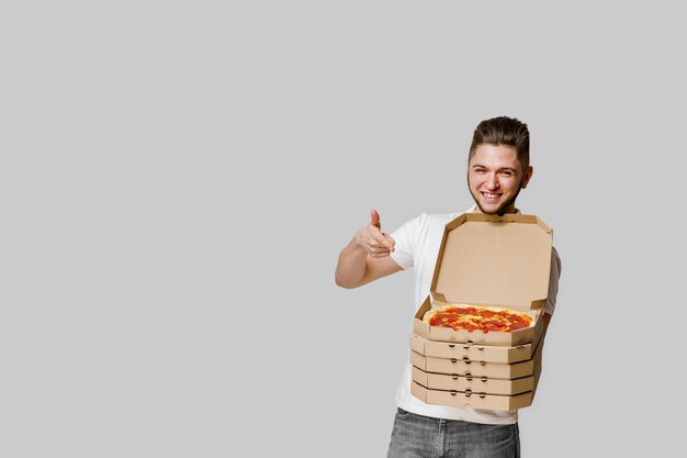 Online 4 pizza boxes safety delivery servise from restaurant