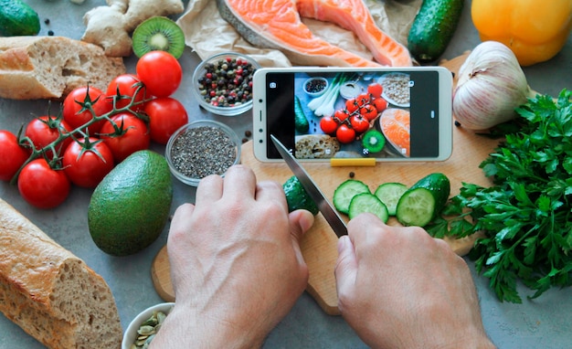 Online eten koken of leren om een gerecht te maken