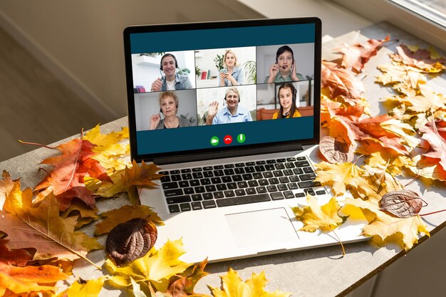 Foto online groep videoconferentie op laptop, gezin