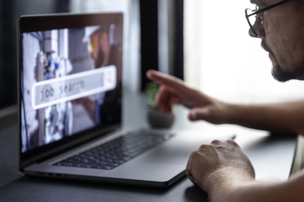 Foto cerca di lavoro online sul sito web per i lavoratori per cercare opportunità di lavoro