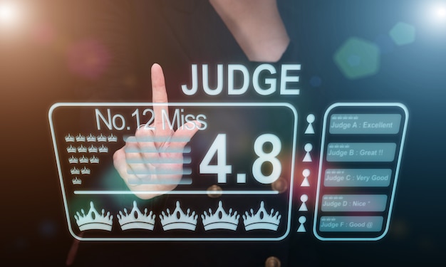 Online jury beoordeelt alle deelnemers die thuis via internet scoren als Nieuw Normaal. Miss Beauty Pageant Queen Contest krijgt een gouden stembeoordeling van vijf sterren en een samenvatting van andere juryleden