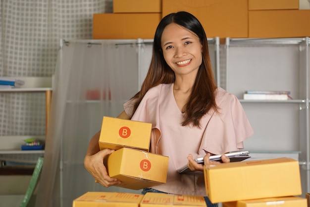 Online merchants view purchase orders via computer to deliver products to customers
