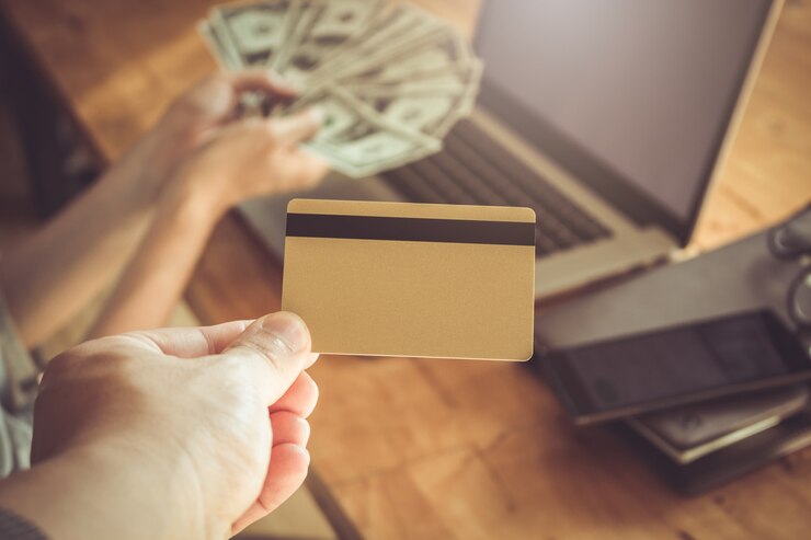 オンラインショッピング、手持ちのクレジットカード。