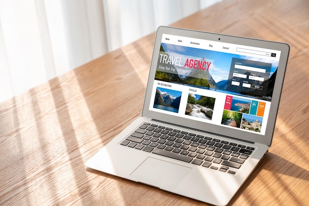온라인 여행 에이전시 웹사이트는 모디쉬 검색과 여행 계획을 위해 항공기, 호텔 및 투어 예약에 대한 거래와 패키지를 제공합니다.