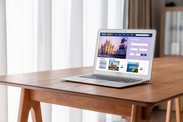 現代的な検索と旅行計画のためのオンライン旅行代理店のウェブサイト