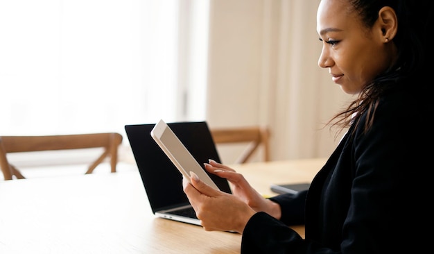 Online video training on a computer a confident female
consultant manager responds