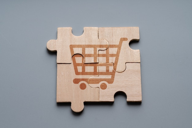 Online winkelen pictogram op houten puzzel