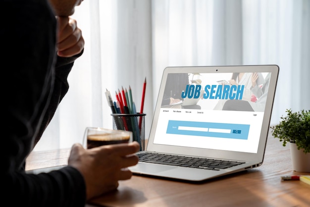 Online zoeken naar werk op modieuze website voor werknemer om naar vacatures te zoeken