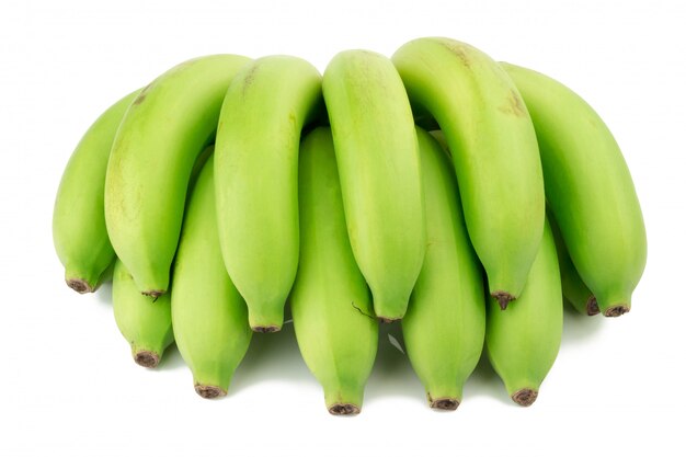 Onrijpe banaan. stelletje Banana. groen geïsoleerd op witte achtergrond