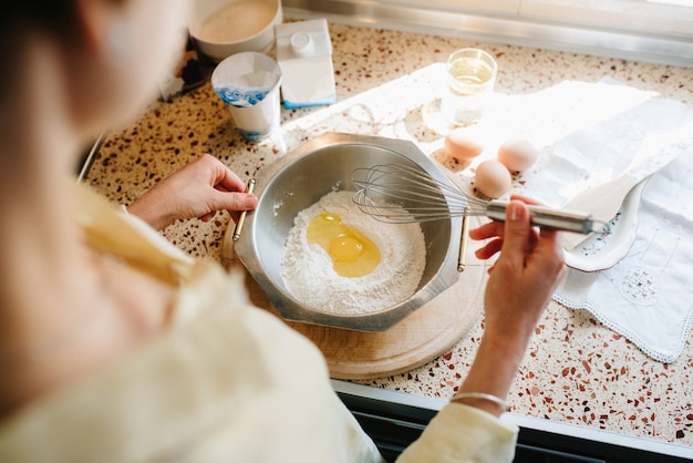 Ontbijt koken in de keuken