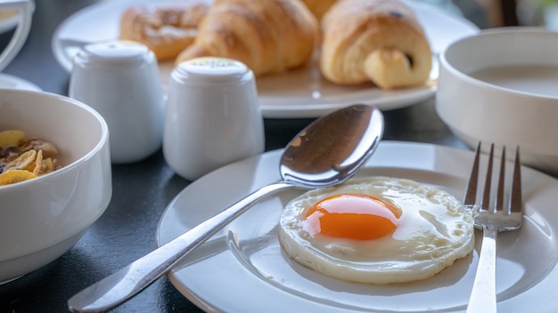 Ontbijt met gebakken ei