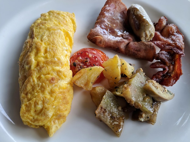 Ontbijt met omelet eieren