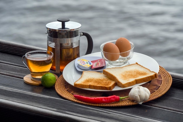 Ontbijt met zeezicht op Bali