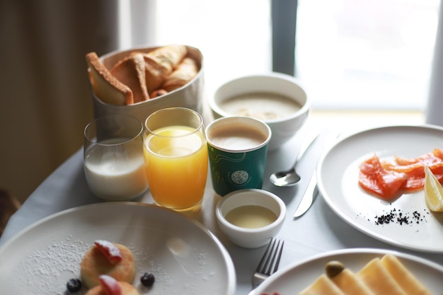 Ontbijt op de kamer drinkt koffiesap