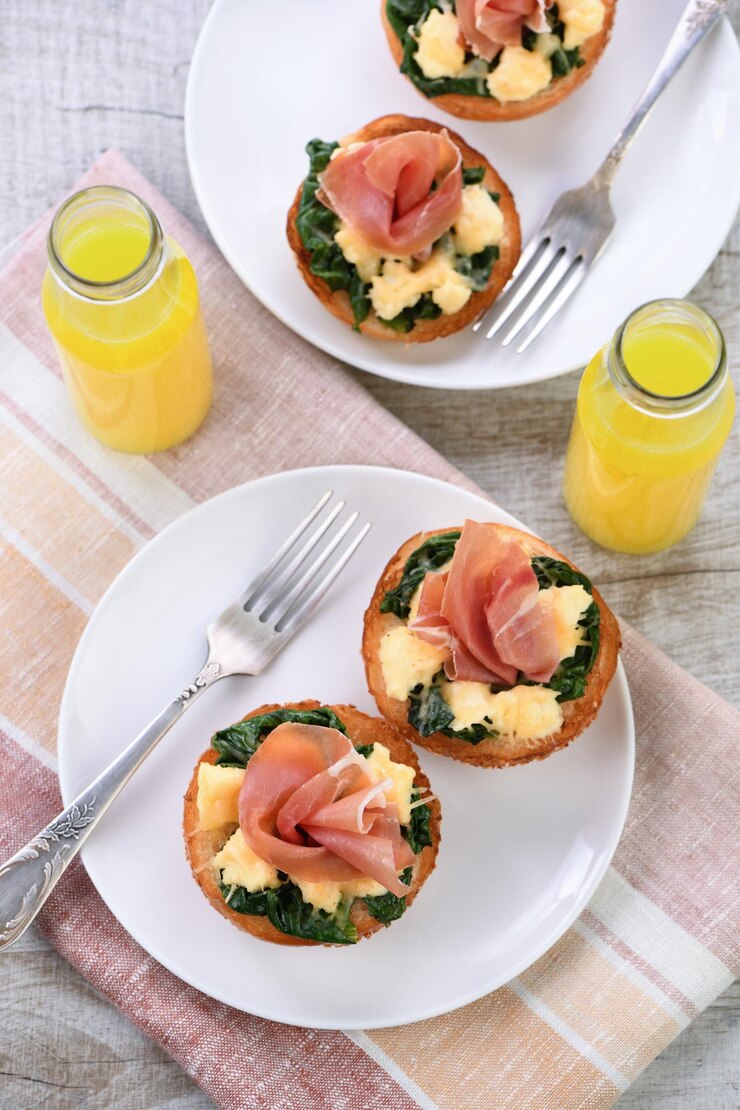 Ontbijtbroodje Met Kaas Spinazie Ham