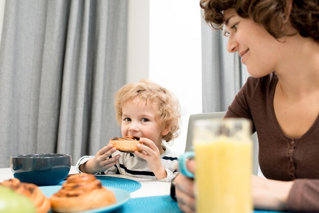 Ontbijten in de boezem van familie