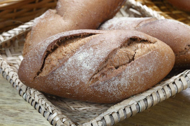 Ontbijtgebakken brood met volkorenmeel