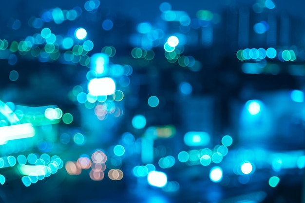 Ontfocusd beeld van blauwe verlichte lichten's nachts