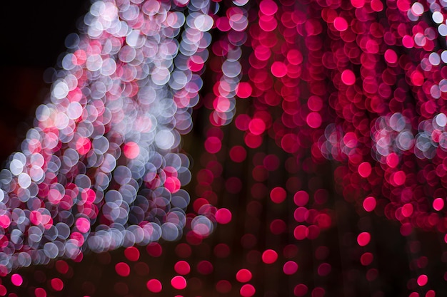 Ontfocusd beeld van verlichte kerstverlichting